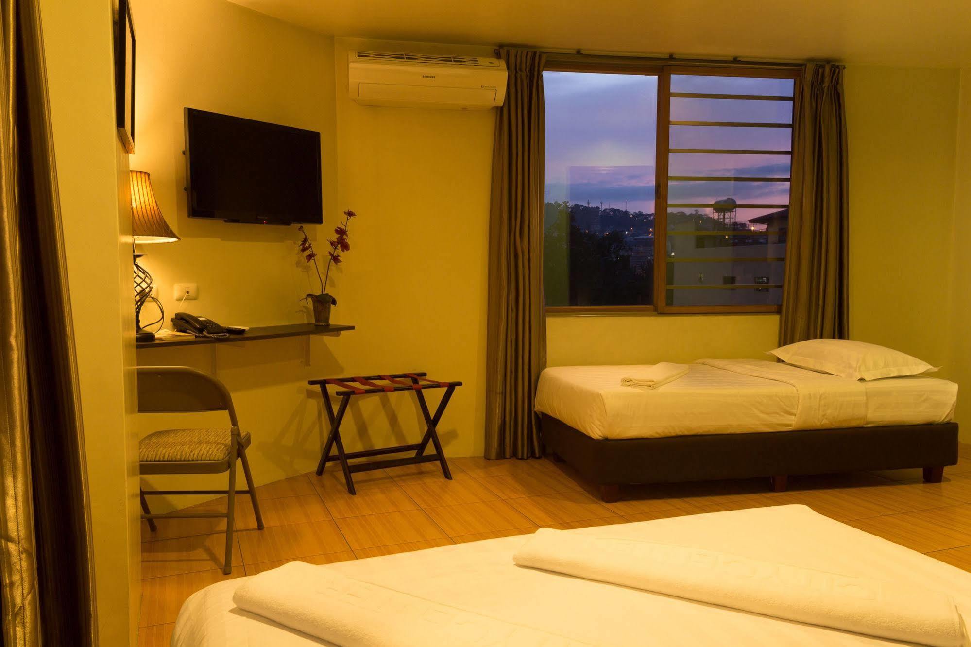 City Center Hotel Baguio City Bagian luar foto