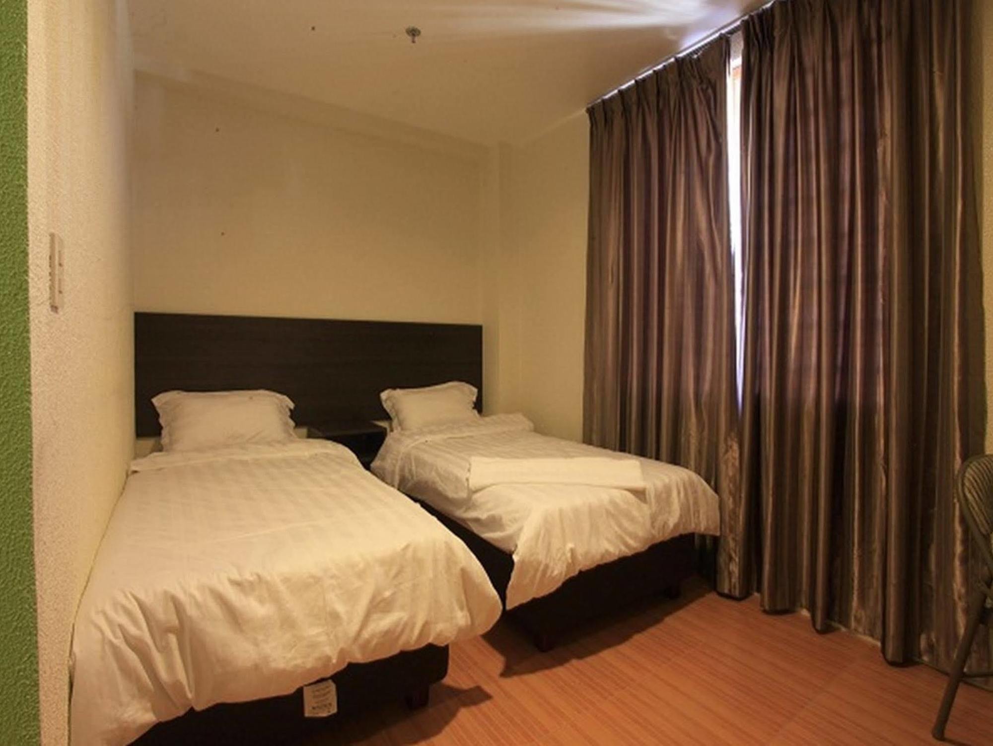 City Center Hotel Baguio City Bagian luar foto